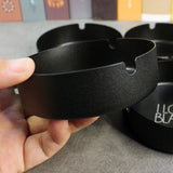 Cendrier design en métal noir