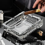 cendrier en verre transparent