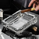 cendrier en verre transparent